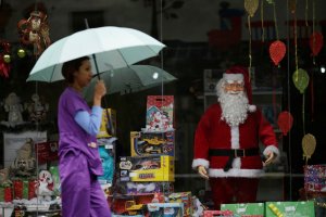 El “Niño Jesús” venezolano sortea la crisis para dar un juguete a cada niño