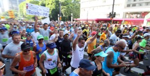 Sao Paulo celebra tradicional carrera en honor a San Silvestre