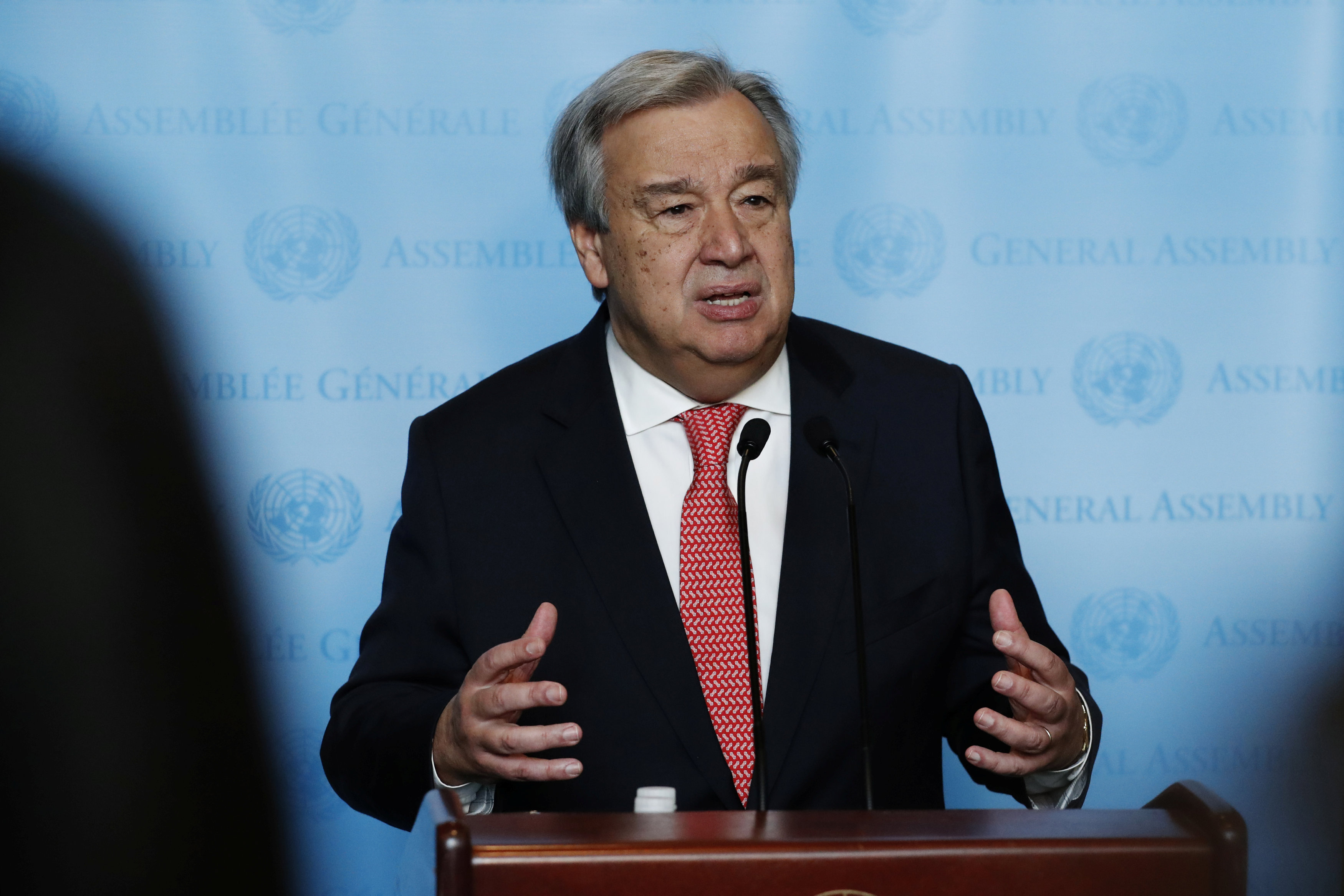 Guterres se estrena como secretario general con un llamamiento por la paz