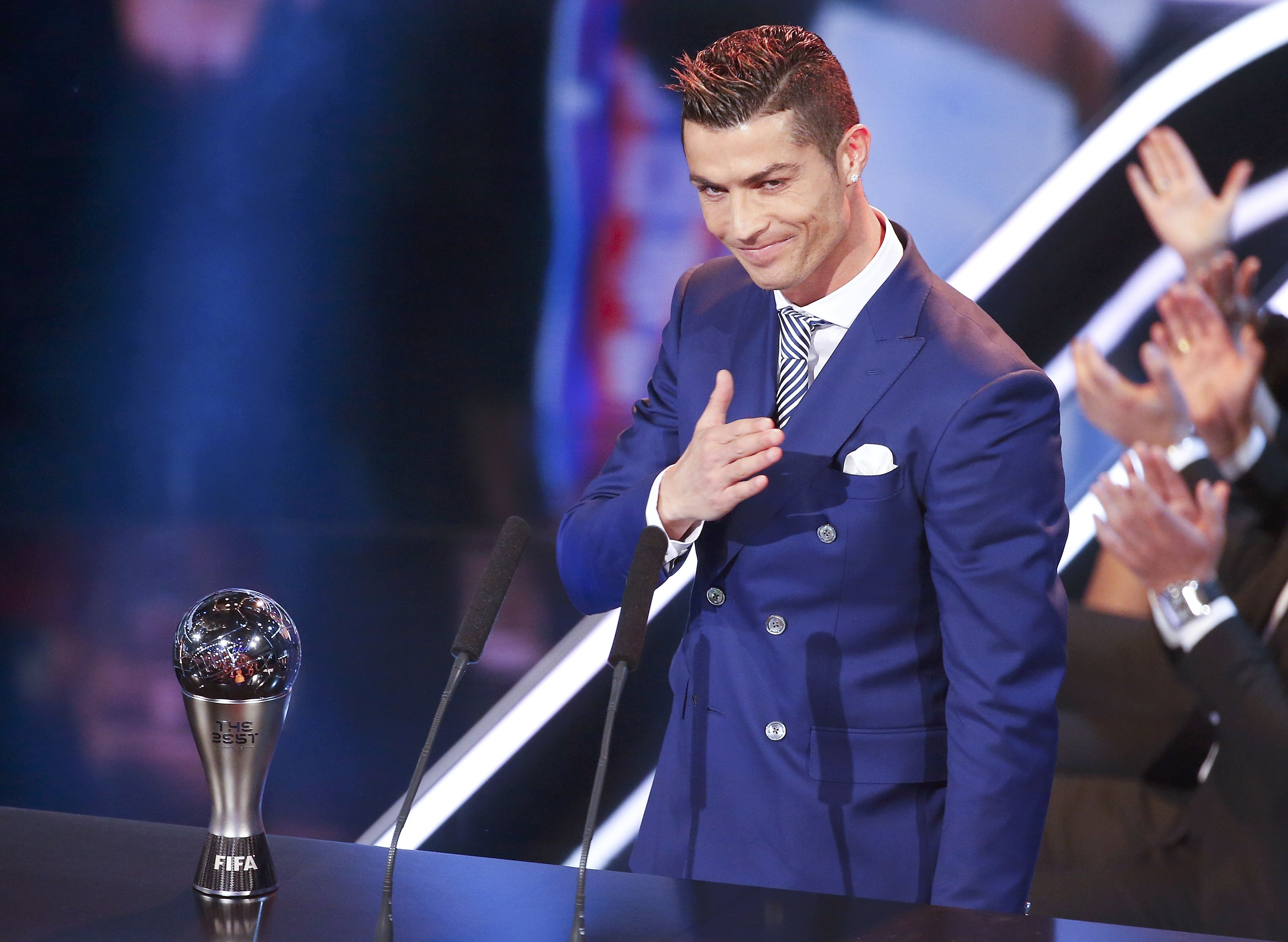 Portugal celebra el premio de la FIFA conquistado por Cristiano Ronaldo