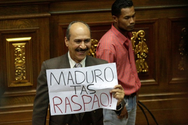 A deputy of the Venezuelan coalition of opposition parties (MUD) holds a placard that reads "Maduro you have failed" during a session of the National Assembly in Caracas, Venezuela January 9, 2017. REUTERS/Marco Bello