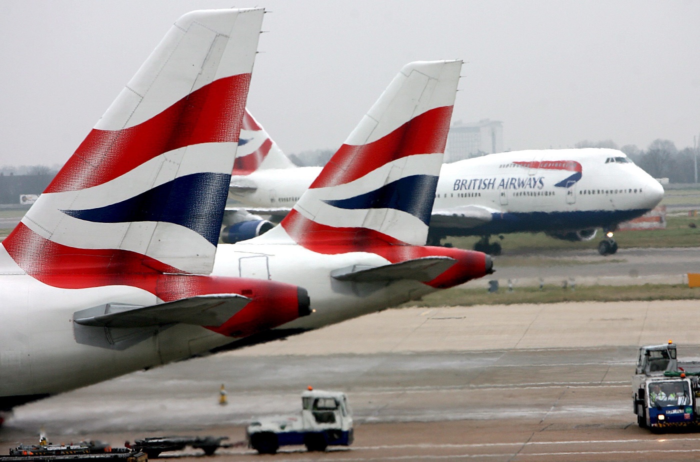 Aeropuerto de Gran Bretaña cancela 80 vuelos a causa del mal tiempo