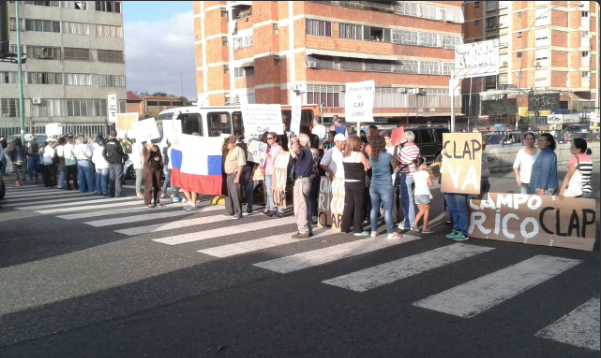 Habitantes de Campo Rico en Petare protestaron por las bolsas Clap (Fotos)