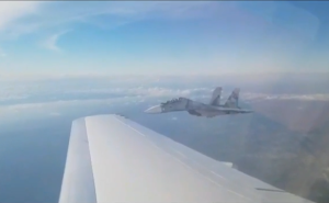 Aviones de guerra venezolanos acosan en el aire a aeronaves privadas (video)