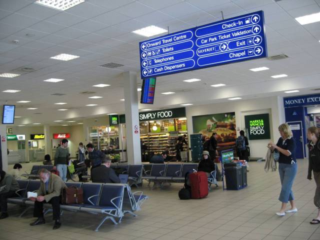Una de las salas de espera en el aeropuerto de Luton LONDON LUTON AIRPORT