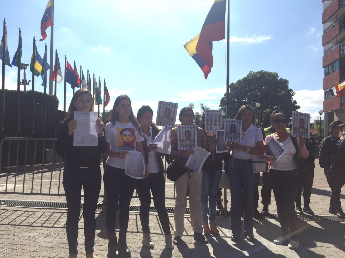 Familiares de presos políticos exigen dar cumplimiento a boletas de excarcelación