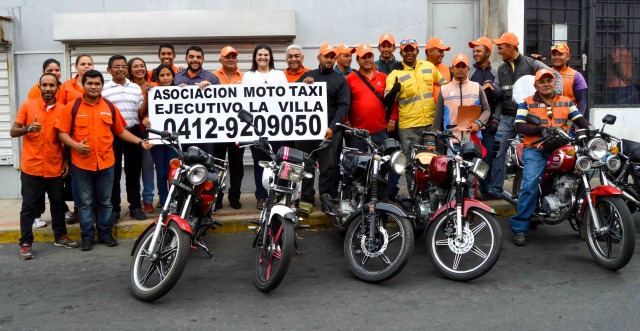 Voluntad Popular entrega dotación a mototaxistas en Rosario de Perijá