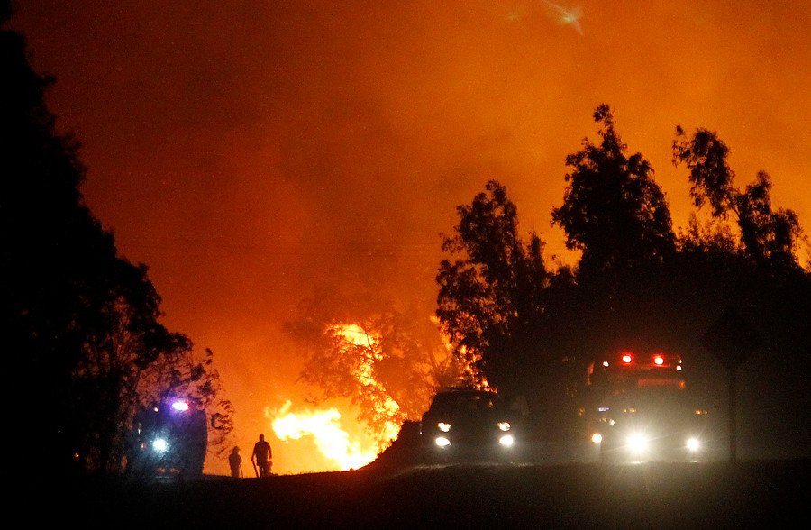 Miles de evacuados y viviendas destruidas por nuevo incendio en Chile