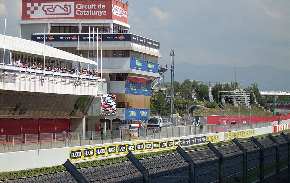 Pirelli lleva a Montmeló más de 3.500 neumáticos para los primeros ensayos