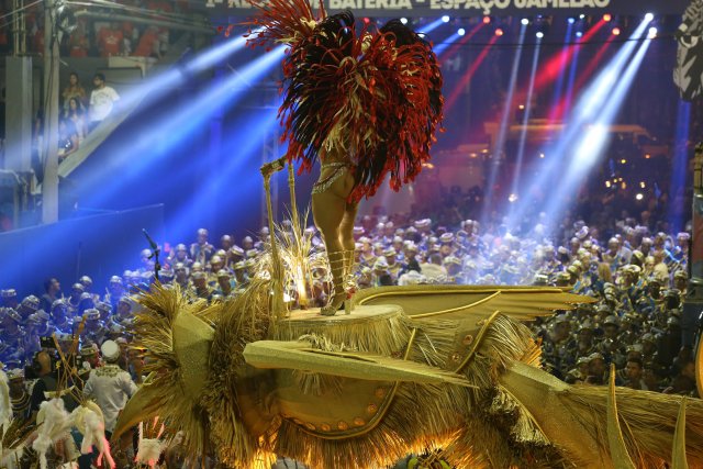 Revellers from Uniao da Ilha samba school perform during the second night of the carnival parade at the Sambadrome in Rio de Janeiro, Brazil February 27, 2017. REUTERS/Sergio Moraes