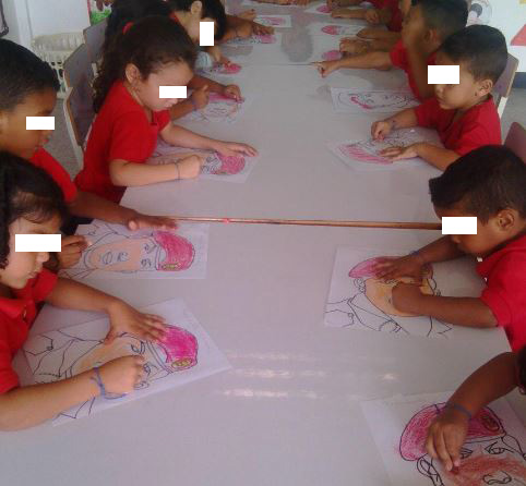 Niños coloreando a Chávez… el adoctrinamiento “revolucionario” con los más inocentes (FOTO)