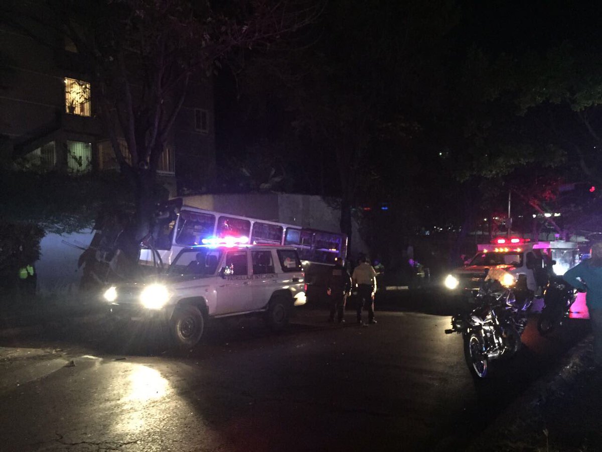 Secuestro de autobús en Caurimare generó balacera, dejó un choro muerto y varios heridos (FOTOS)