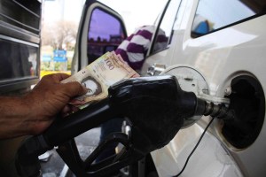 Alza de la gasolina daría estabilidad a la economía