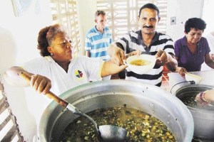 Ollas comunitarias, un alimento para las almas venezolanas