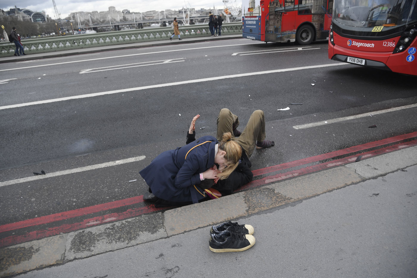 La historia detrás de una de las fotos más conmovedoras del atentado en Londres