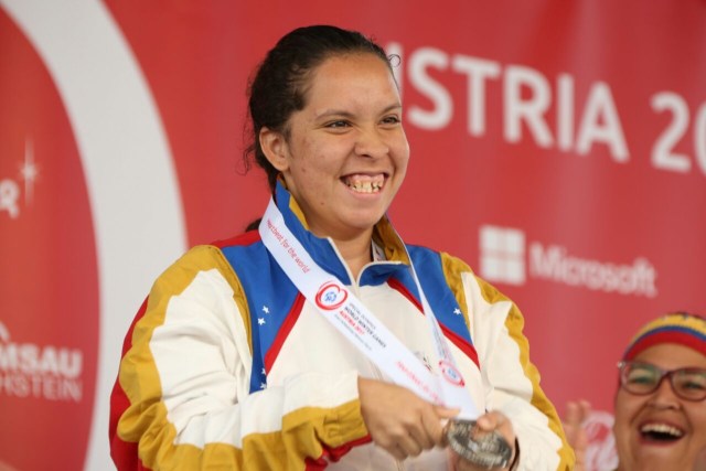 2.-Anthonella Delgado con medalla plata