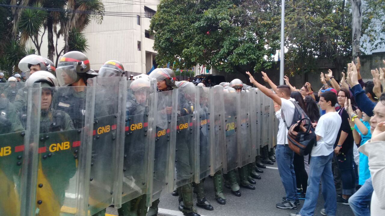 Javier Chirinos: La OEA selló dictadura, Fiscal denunció golpe de Estado y ciudadanos haremos que se vayan