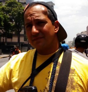 Hieren a periodista de LaPatilla, Román Camacho, en marcha opositora