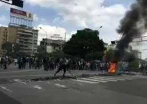 Manifestantes se enfrentan con la GNB en Altamira (Fotos)