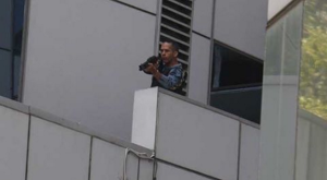 Capriles denuncia presencia de hombre con arma desde el Ministerio de Asuntos Penitenciarios en El Rosal (Foto + video)