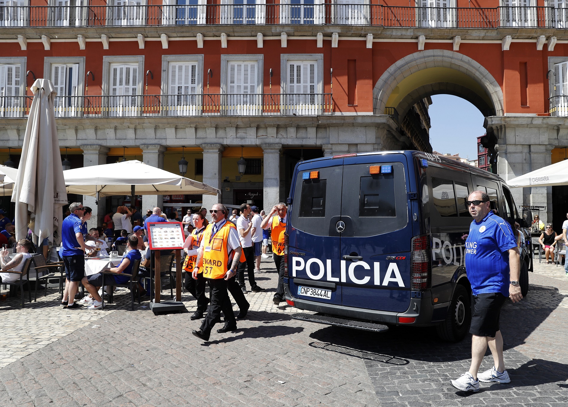 Diez hinchas del Leicester son detenidos en Madrid por desorden público