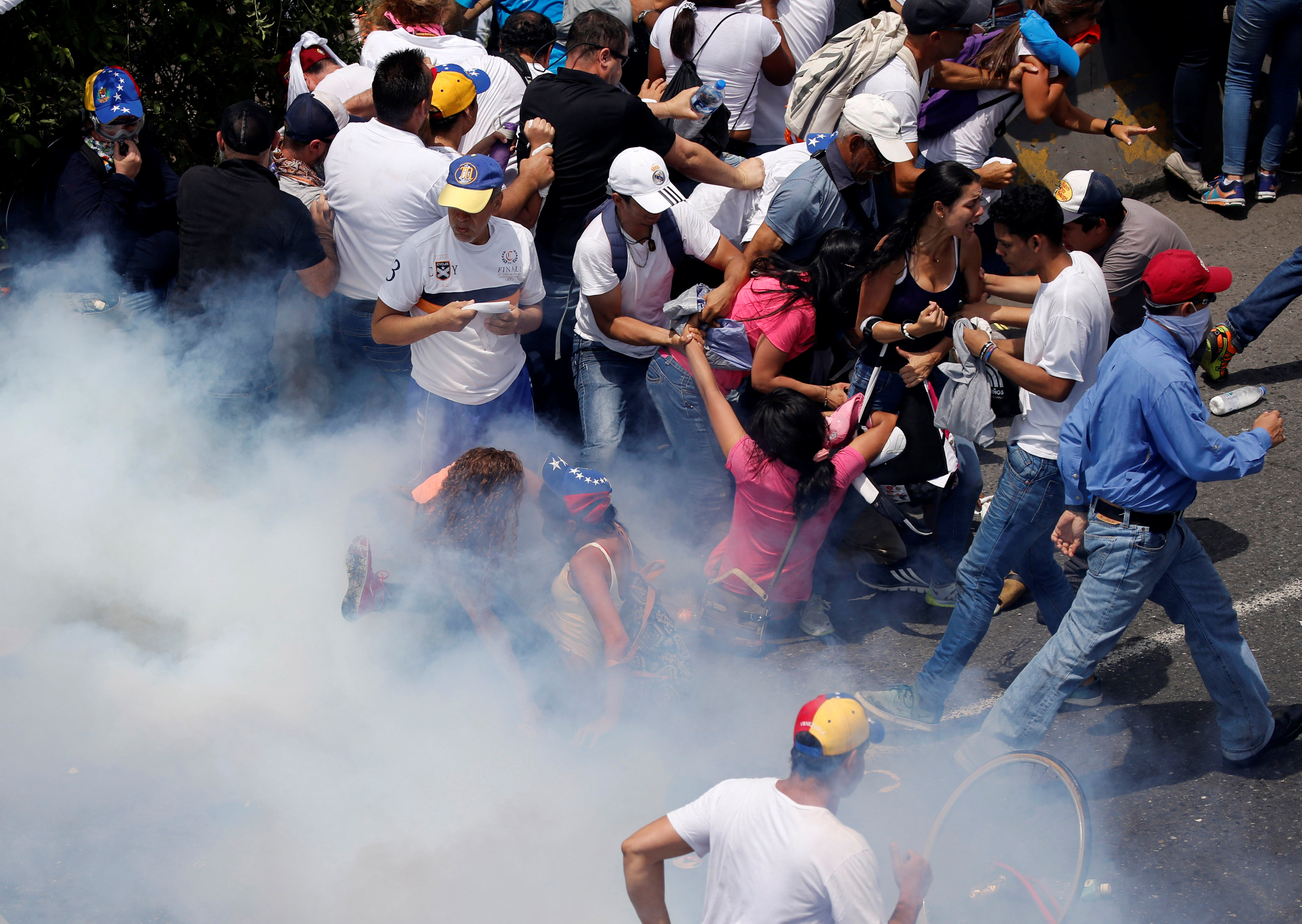 Venezuela: Inmensa represión en varias ciudades, inquietud internacional y dos fallecidos este #19Abr