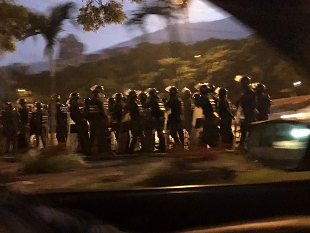 Así amanecieron los alrededores de Plaza Venezuela este #19Abr (fotos y video)