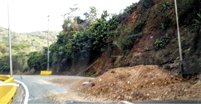Foto: Montículo de arena en la carretera Panamericana