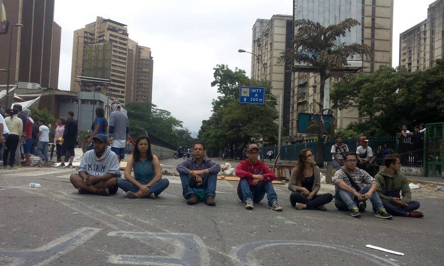 Manifestantes en el punto del Unicentro se preparan para marchar hasta Altamira