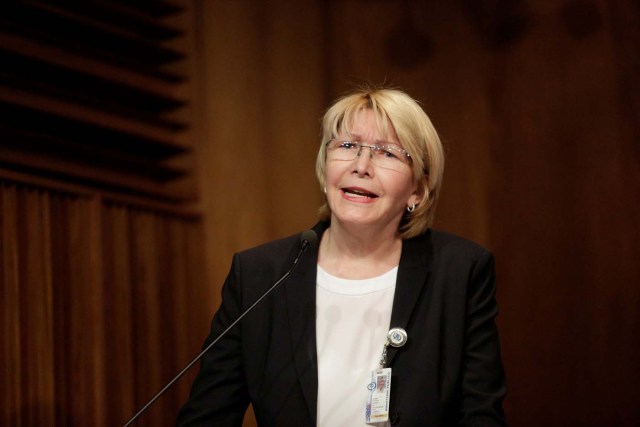 Venezuela's chief prosecutor Luisa Ortega Diaz talks to the media during a news conference in Caracas, Venezuela April 25, 2017. REUTERS/Marco Bello