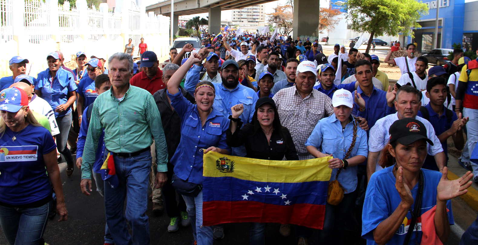 Eveling de Rosales acompañó a la multitud este #26Abr : Exigimos que se restituya el hilo constitucional