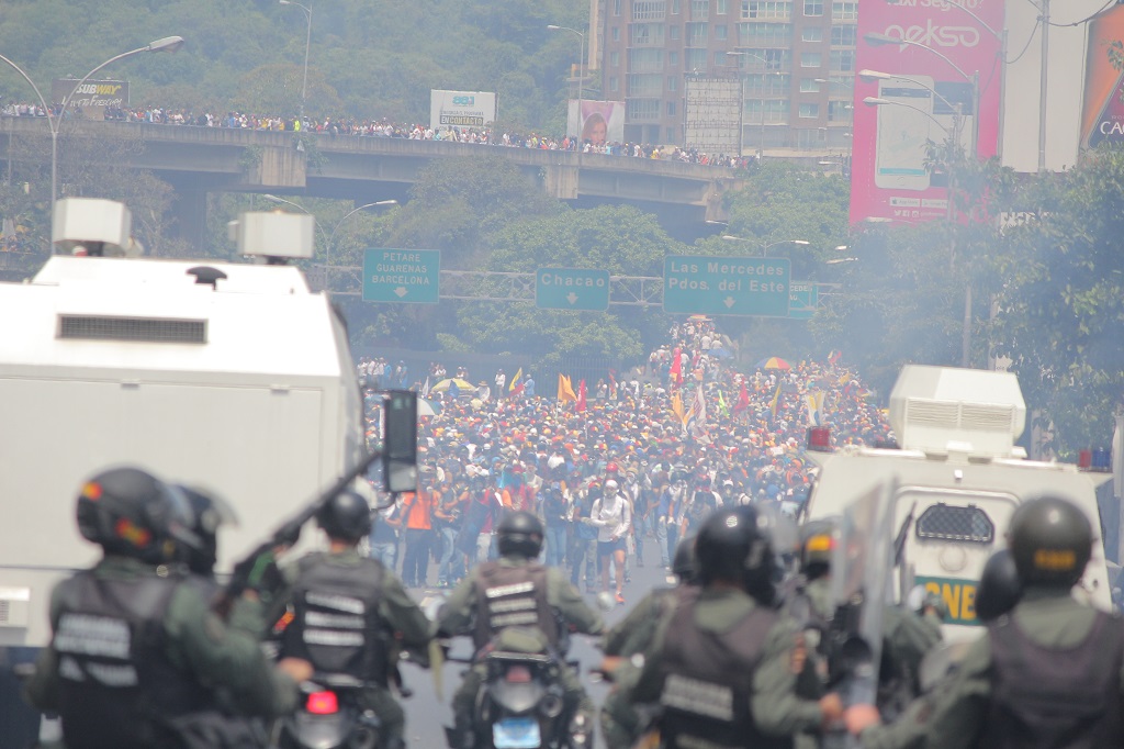 FOTOS que darán la vuelta al mundo: Represión multiplicada VS la resistencia y vigor de la libertad