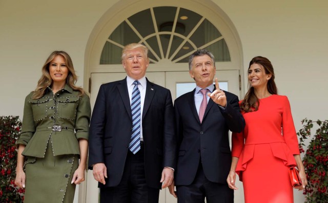 U.S. President Donald Trump and first lady Melania Trump welcome Argentine President Mauricio Macri and his wife, Juliana Awada, to the White House in Washington, U.S., April 27, 2017. REUTERS/Kevin Lamarque