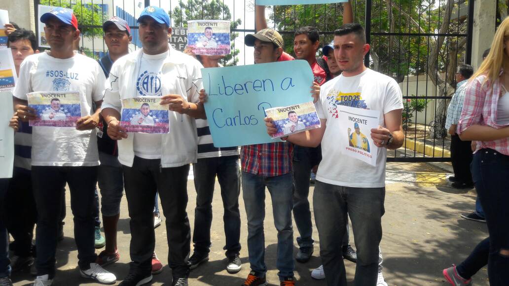 Estudiantes universitarios llevaron documento al Sebin en Maracaibo que ningún funcionario quiso recibir