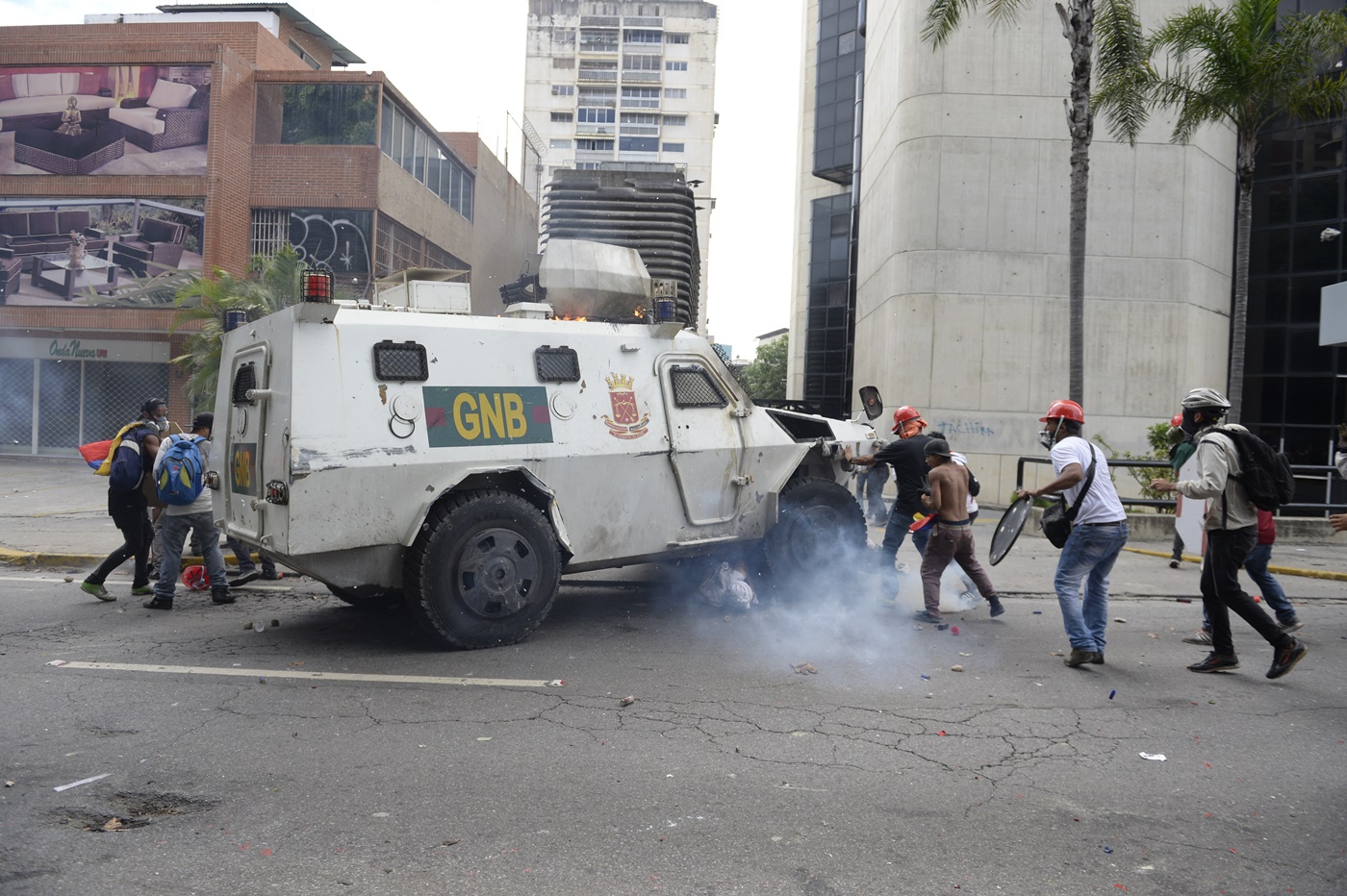 Alcalde de Chacao informó que joven arrollado por la tanqueta está fuera de peligro