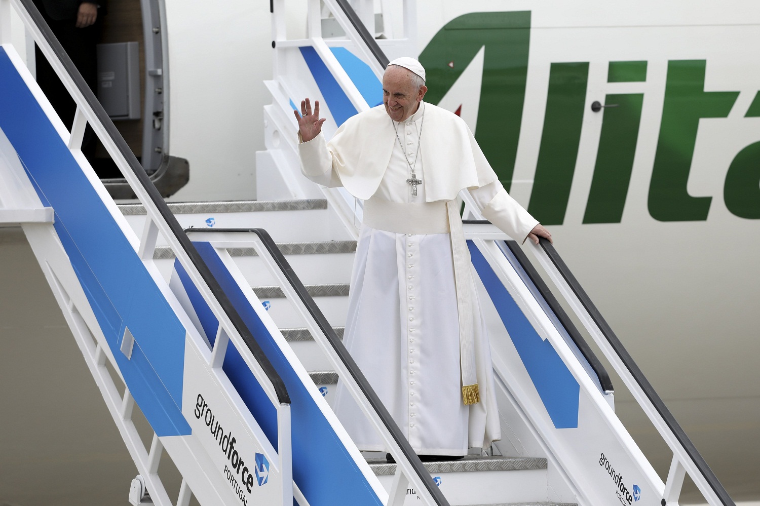El Papa llega a Portugal para participar en el centenario de las apariciones