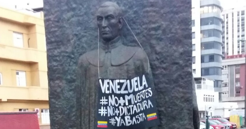 Así amaneció la estatua de Bolívar en el Parque Romano de Las Palmas en España #18May