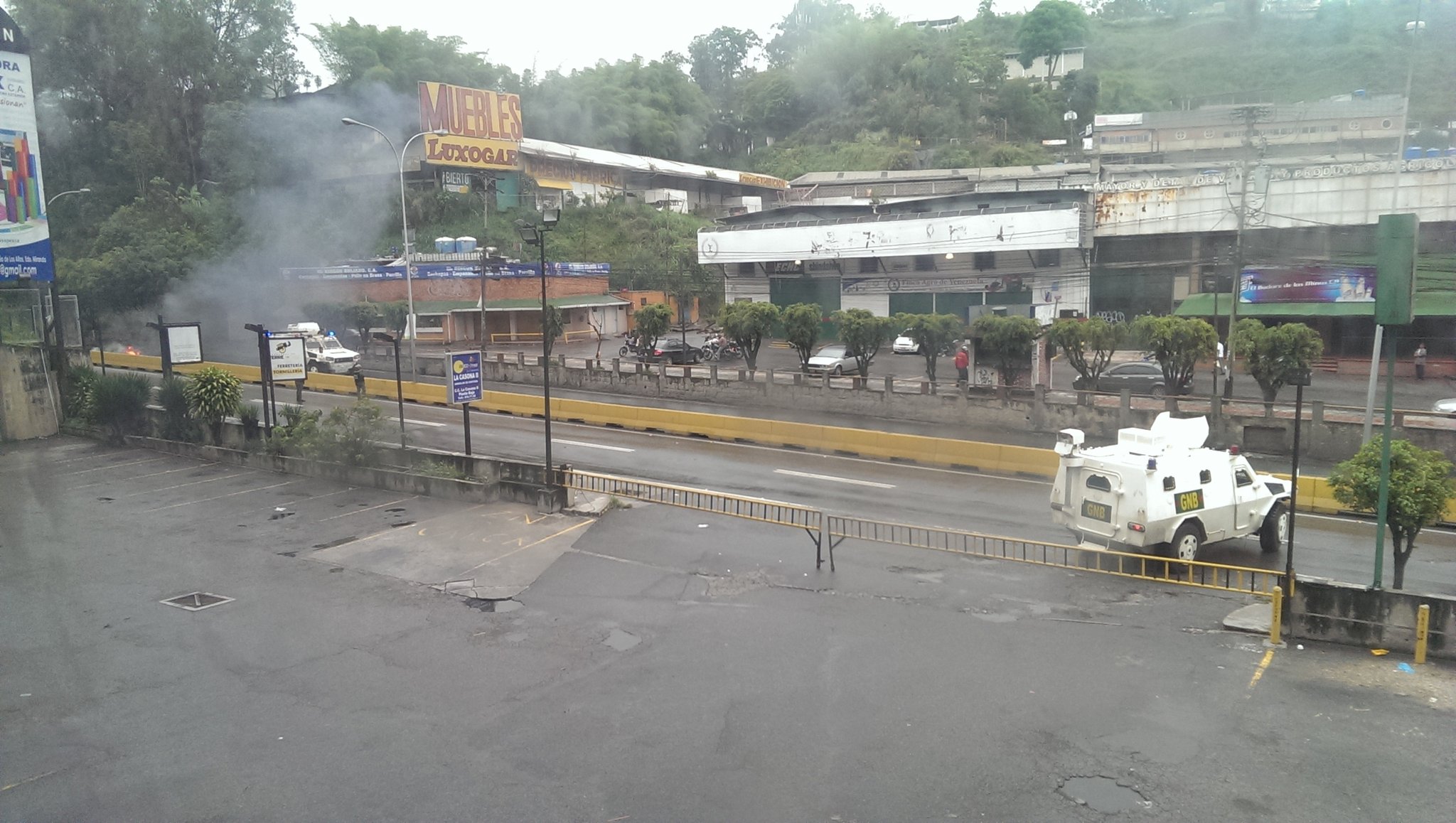 GNB arroja gas lacrimógeno a manifestantes en la avenida principal de San Antonio (FOTOS)