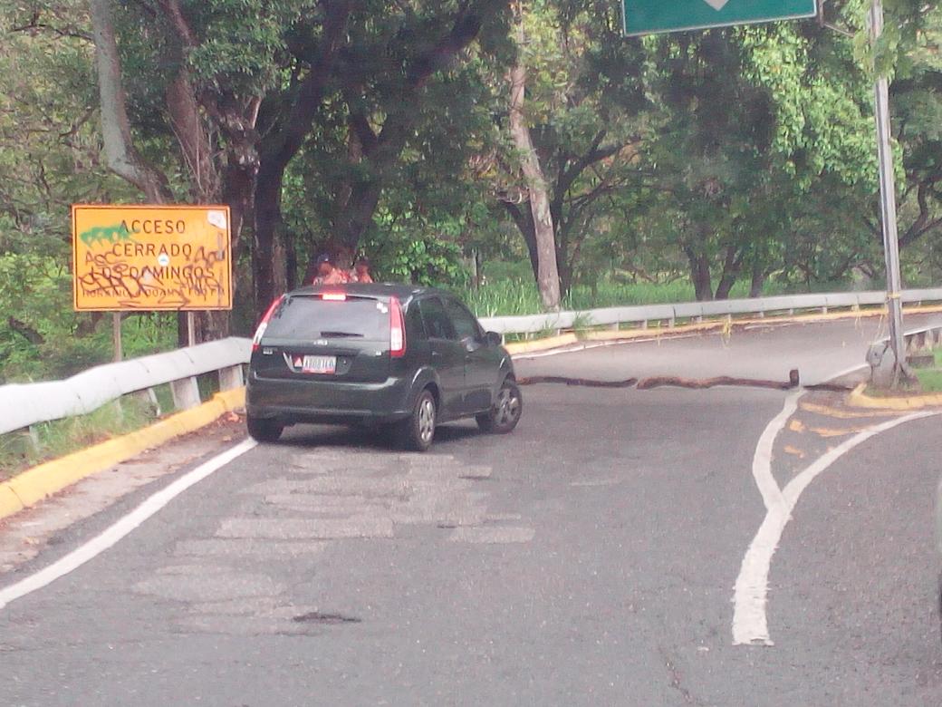 Cierran accesos a la Cota Mil sentido oeste #12May (Fotos)