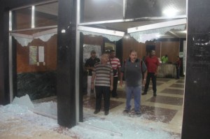 Alcalde Karkom denuncia que colectivos paramilitares atacaron alcaldía de Valera (Fotos y Video)
