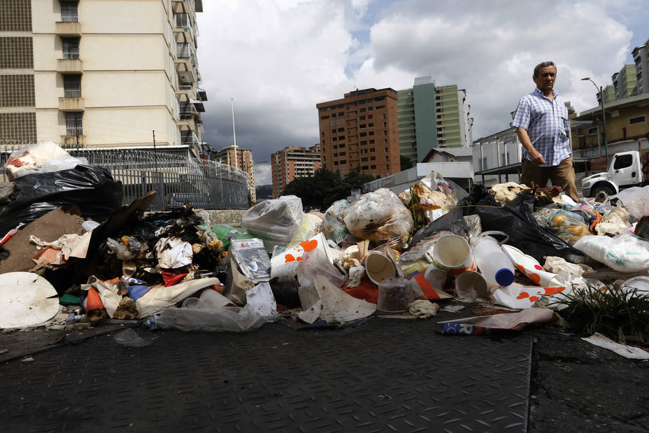 Vecinos de Caracas temen enfermarse por basura acumulada hace 20 días