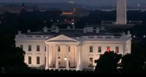 Las extrañas luces rojas en la Casa Blanca que causaron intriga en Estados Unidos (video)