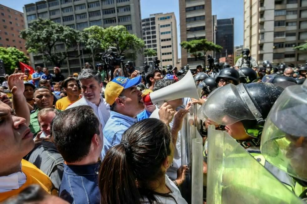 Julio Borges a la GN: Seguiremos en la calle pidiendo democracia y voto
