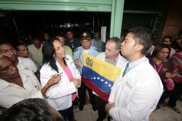 Médicos en la marcha de las batas blancas en el estado Bolívar / Foto YAFI