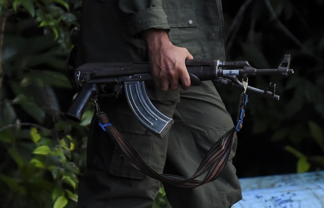 Un miembro de las Farc portando un arma (Foto: AFP)