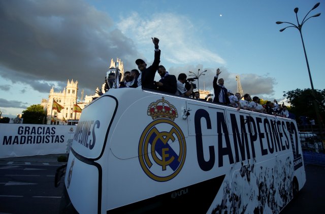 El Real Madrid celebró el nuevo título con su afición (Foto: Reuters)