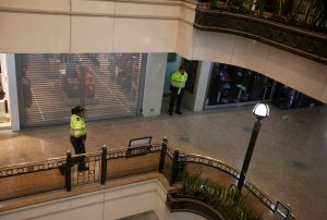 Capturan a ocho personas por atentado en centro comercial de Colombia