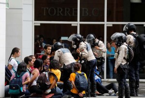 Autoridades, estudiantes, profesores y egresados de la Simón Bolívar exigen inmediata liberación de estudiantes
