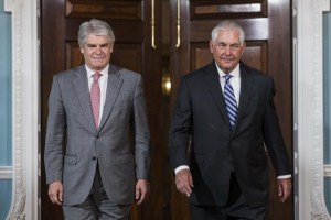 Dastis y Tillerson analizan opciones para aumentar presión sobre gobierno de Maduro