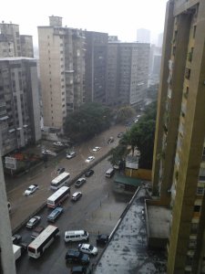 Se inunda Caracas tras las fuertes lluvias por el paso de la tormenta “Bret” (+fotos)